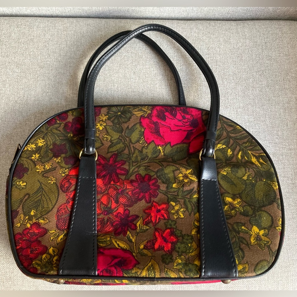 Vintage zippered travel bag olive green with black handles